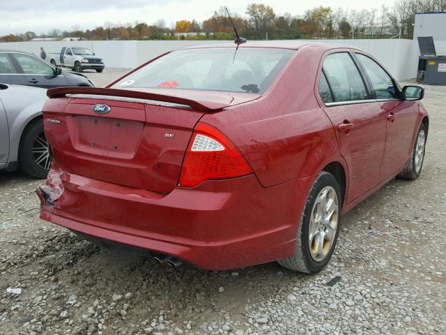 3FAHP0HAXAR228252 - 2010 FORD FUSION SE RED photo 4