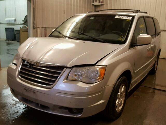 2A8HR54P68R116584 - 2008 CHRYSLER TOWN & COU SILVER photo 2