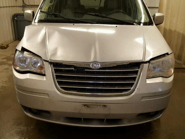 2A8HR54P68R116584 - 2008 CHRYSLER TOWN & COU SILVER photo 9