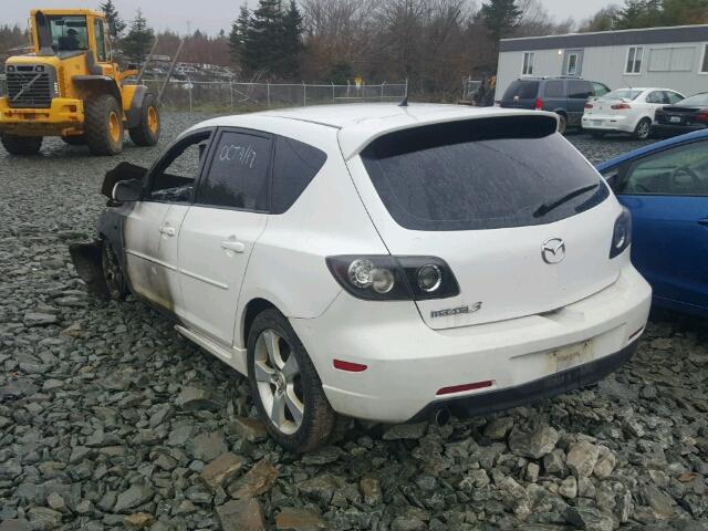 JM1BK143461454543 - 2006 MAZDA 3 HATCHBAC WHITE photo 3