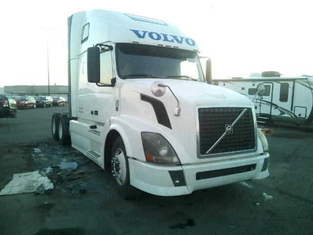 4V4NC9EJ7CN539214 - 2012 VOLVO VN WHITE photo 1