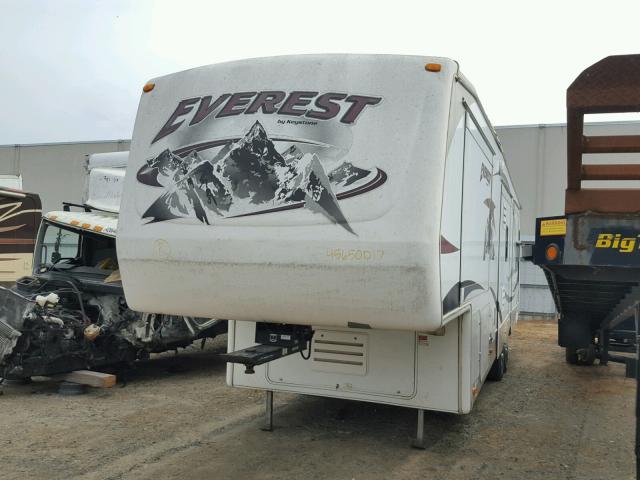 4YDF344217E771193 - 2007 KEYSTONE EVEREST WHITE photo 2