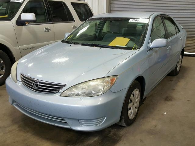 4T1BE32KX5U639847 - 2005 TOYOTA CAMRY LE BLUE photo 2