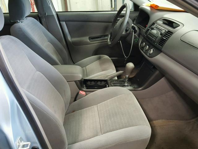 4T1BE32KX5U639847 - 2005 TOYOTA CAMRY LE ლურჯი ფოტო 5