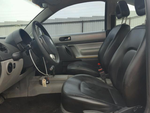 3VWCA21C0XM457507 - 1999 VOLKSWAGEN NEW BEETLE 银色 照片 5