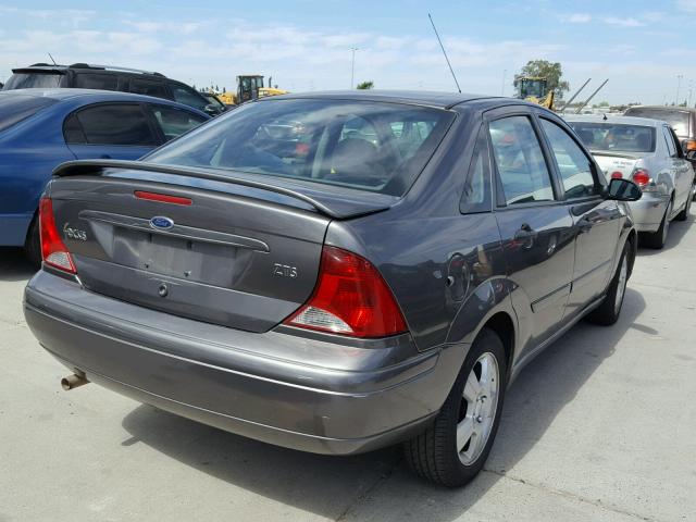 1FAHP38Z74W110832 - 2004 FORD FOCUS ZTS GRAY photo 4