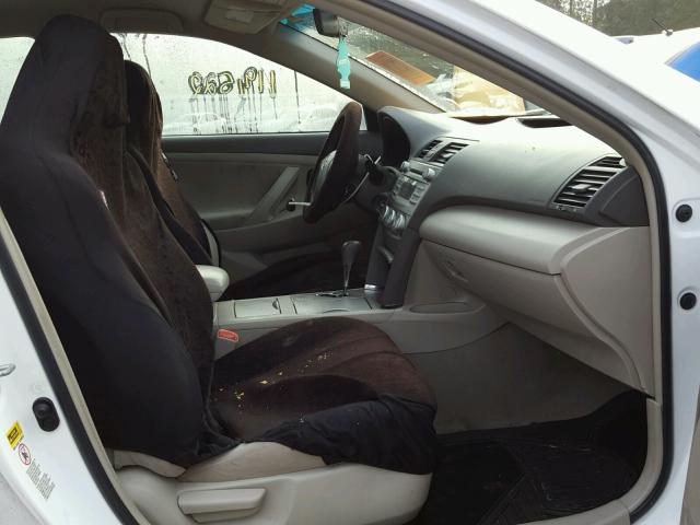 4T4BF3EK9BR218938 - 2011 TOYOTA CAMRY BASE WHITE photo 5