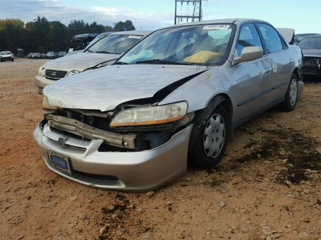 1HGCG5641XA117284 - 1999 HONDA ACCORD LX GOLD photo 2