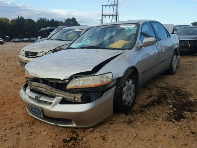 1HGCG5641XA117284 - 1999 HONDA ACCORD LX GOLD photo 9