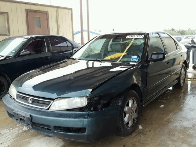 1HGCE6671TA024331 - 1996 HONDA ACCORD EX GREEN photo 2