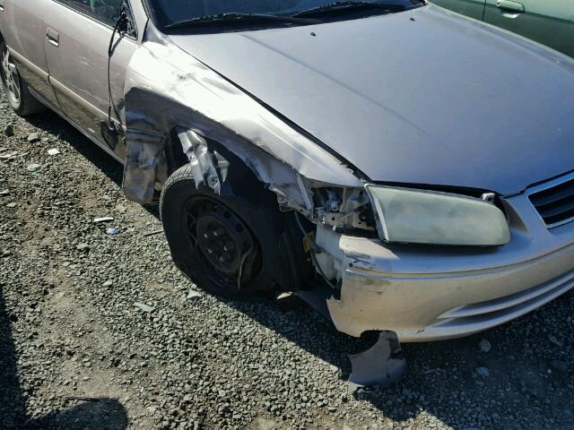 4T1BG22K11U840938 - 2001 TOYOTA CAMRY CE GOLD photo 9