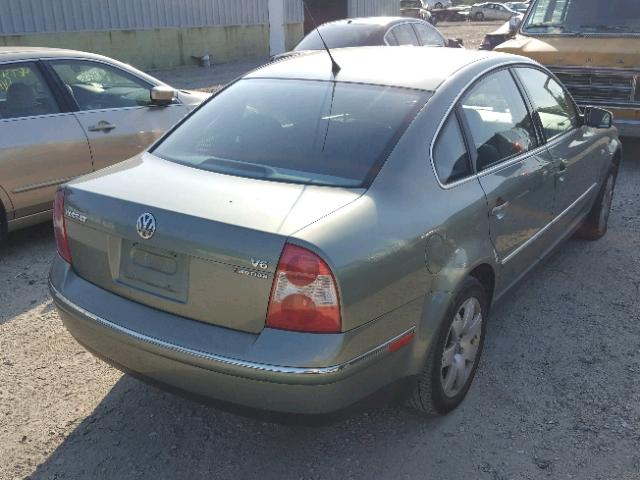 WVWTH63B02P445810 - 2002 VOLKSWAGEN PASSAT GLX GREEN photo 4
