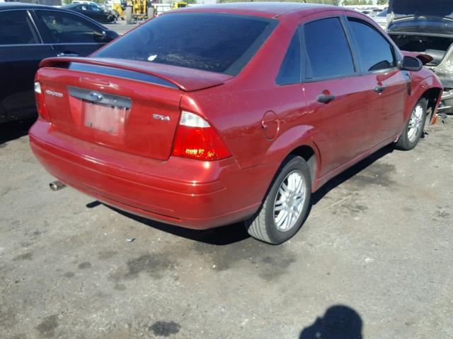 1FAFP34N85W126825 - 2005 FORD FOCUS ZX4 RED photo 4