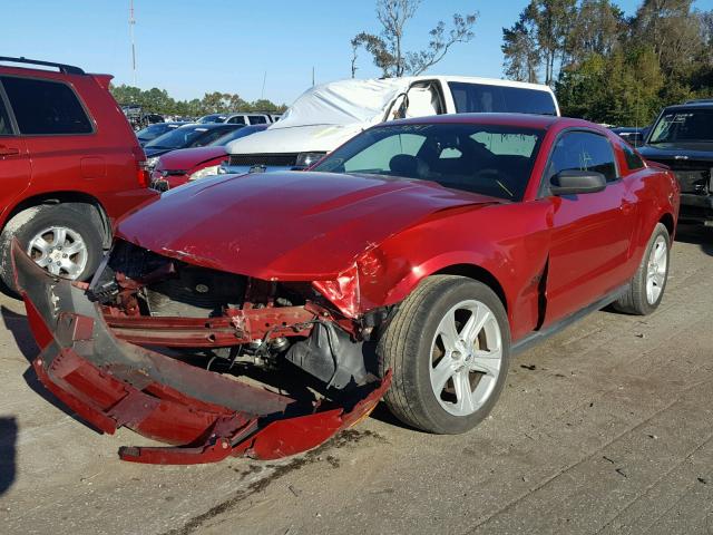 1ZVBP8ANXA5101934 - 2010 FORD MUSTANG RED photo 2