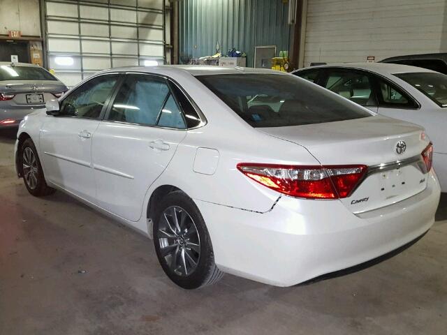 4T1BF1FK2FU497068 - 2015 TOYOTA CAMRY LE WHITE photo 3