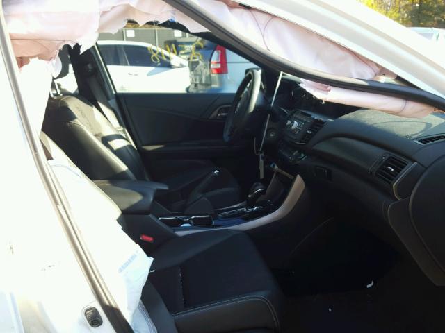 1HGCR2F5XGA136093 - 2016 HONDA ACCORD SPO WHITE photo 5