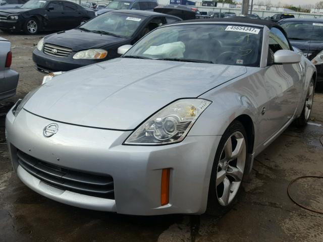 JN1AZ36A56M451635 - 2006 NISSAN 350Z SILVER photo 2