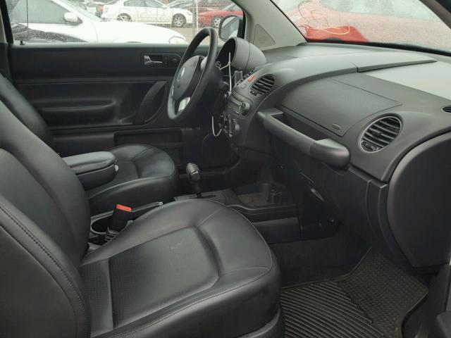 3VWPW3AG3AM021110 - 2010 VOLKSWAGEN NEW BEETLE Qara foto 5