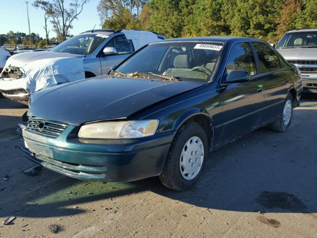 4T1BG22K0WU253816 - 1998 TOYOTA CAMRY CE GREEN photo 2