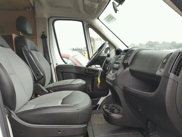 3C6TRVAG9GE105401 - 2016 RAM PROMASTER WHITE photo 5