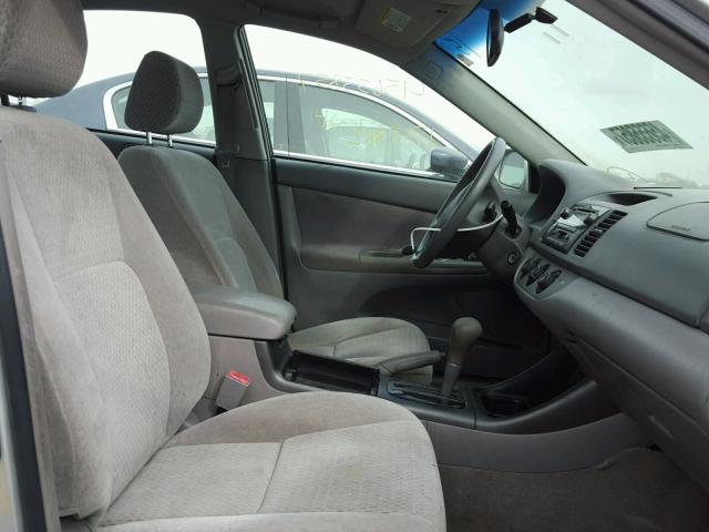 4T1BF30K63U040666 - 2003 TOYOTA CAMRY LE 银色 照片 5