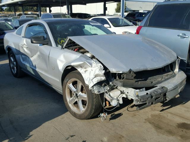 1ZVHT80N995134510 - 2009 FORD MUSTANG SILVER photo 1