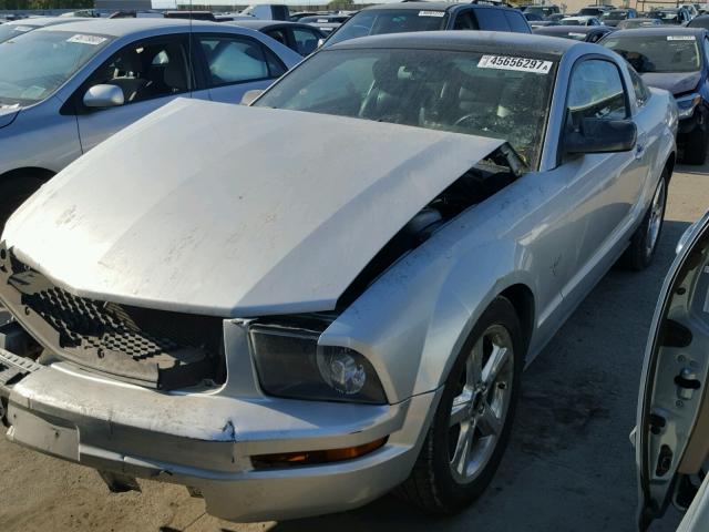 1ZVHT80N995134510 - 2009 FORD MUSTANG SILVER photo 2