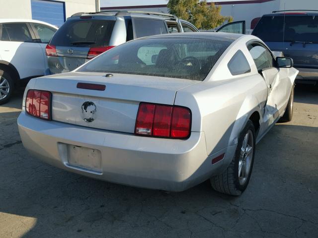 1ZVHT80N995134510 - 2009 FORD MUSTANG SILVER photo 4