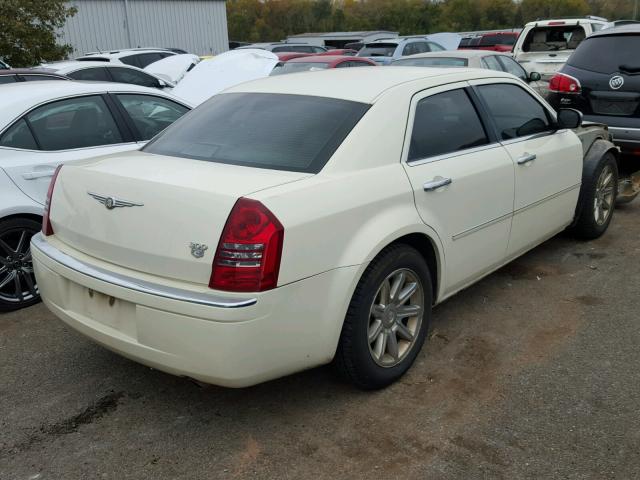 2C3JA63H55H539548 - 2005 CHRYSLER 300C WHITE photo 4