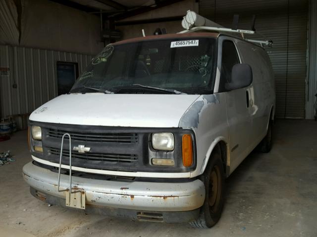 1GCFG25WXX1037916 - 1999 CHEVROLET EXPRESS G2 WHITE photo 2