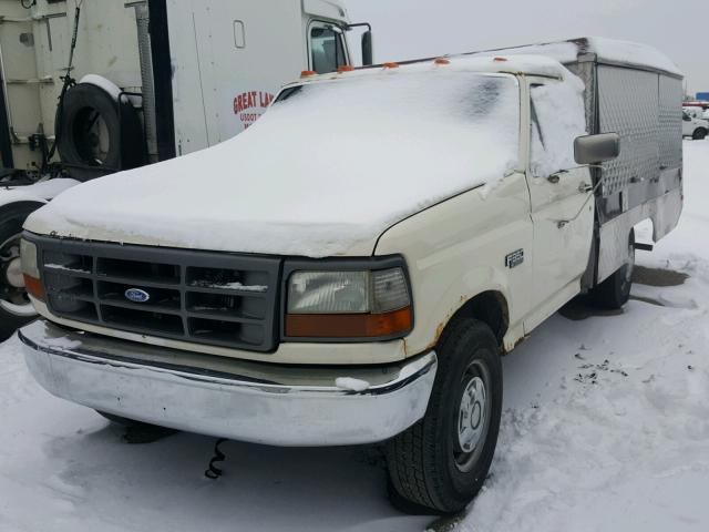 1FDHF35H1TEA14106 - 1996 FORD F350 WHITE photo 2