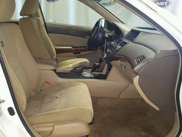 1HGCP26709A116932 - 2009 HONDA ACCORD WHITE photo 5