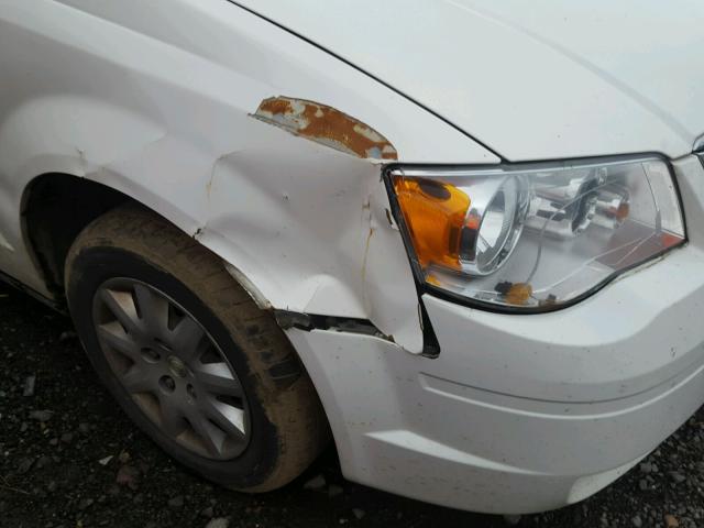 2A8HR44H58R696798 - 2008 CHRYSLER TOWN & COU WHITE photo 9