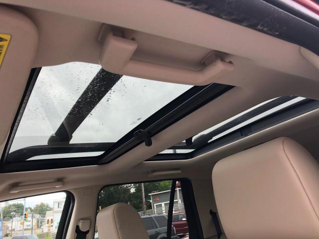 SALFT24NX9H147064 - 2009 LAND ROVER LR2 HSE TE RED photo 8