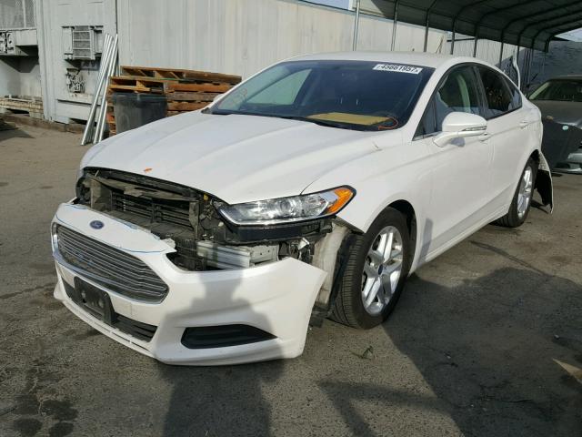 3FA6P0H71FR245332 - 2015 FORD FUSION SE WHITE photo 2