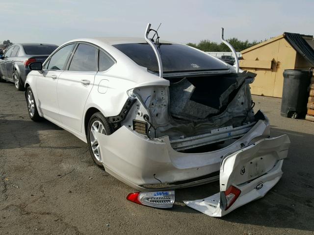 3FA6P0H71FR245332 - 2015 FORD FUSION SE WHITE photo 3