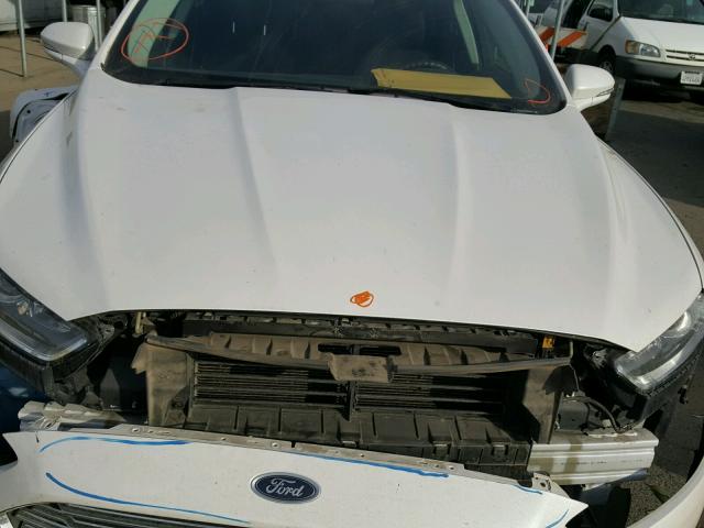 3FA6P0H71FR245332 - 2015 FORD FUSION SE WHITE photo 7