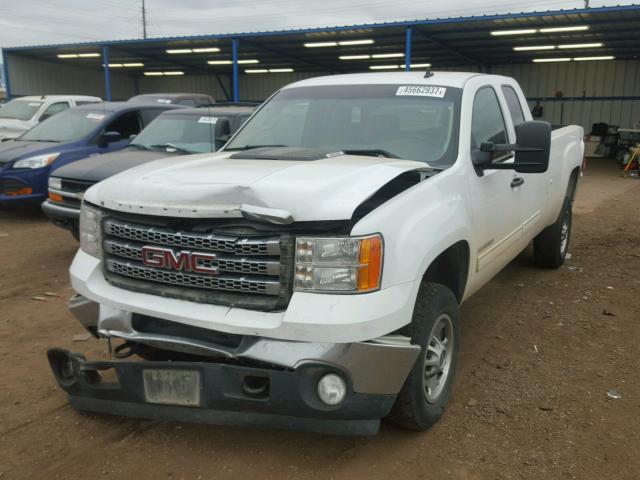 1GT220CGXDZ308354 - 2013 GMC SIERRA K25 WHITE photo 2