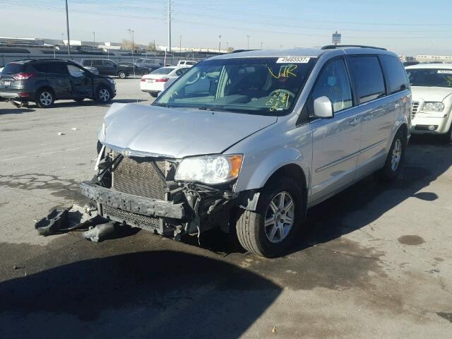 2A8HR54P78R834841 - 2008 CHRYSLER TOWN & COU SILVER photo 2