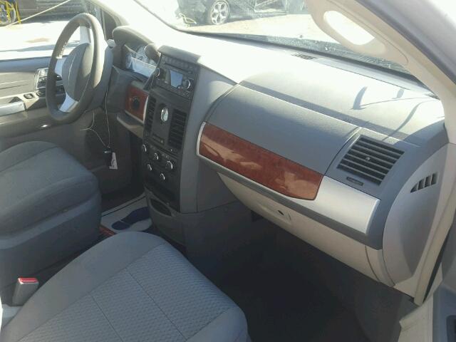 2A8HR54P78R834841 - 2008 CHRYSLER TOWN & COU 银色 照片 5