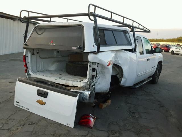 1GCSKSE34AZ282464 - 2010 CHEVROLET SILVERADO WHITE photo 4