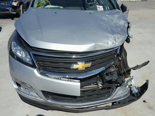 1GNKRFED2HJ200324 - 2017 CHEVROLET TRAVERSE SILVER photo 7