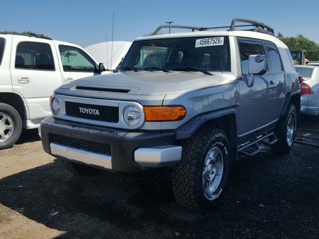 JTEBU4BF6AK090858 - 2010 TOYOTA FJ CRUISER SILVER photo 2