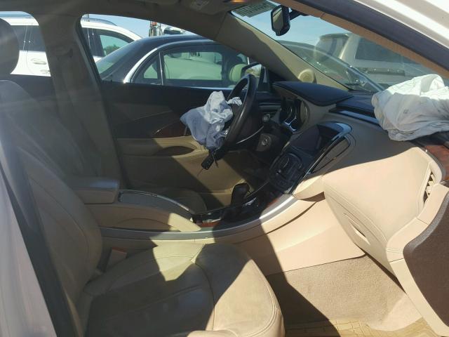 1G4GC5ED1BF144991 - 2011 BUICK LACROSSE C WHITE photo 5