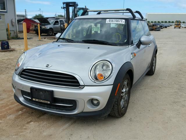 WMWSU3C5XBTX95966 - 2011 MINI COOPER SILVER photo 2