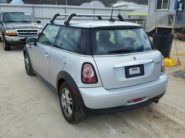 WMWSU3C5XBTX95966 - 2011 MINI COOPER SILVER photo 3