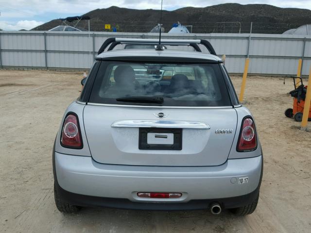 WMWSU3C5XBTX95966 - 2011 MINI COOPER SILVER photo 9