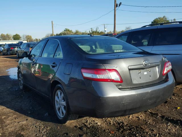 4T1BF3EKXBU592484 - 2011 TOYOTA CAMRY BASE GRAY photo 3