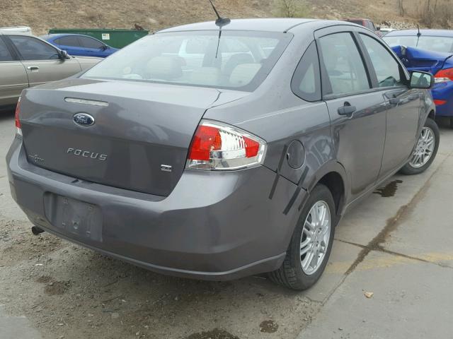 1FAHP3FN3BW112557 - 2011 FORD FOCUS SE GRAY photo 4