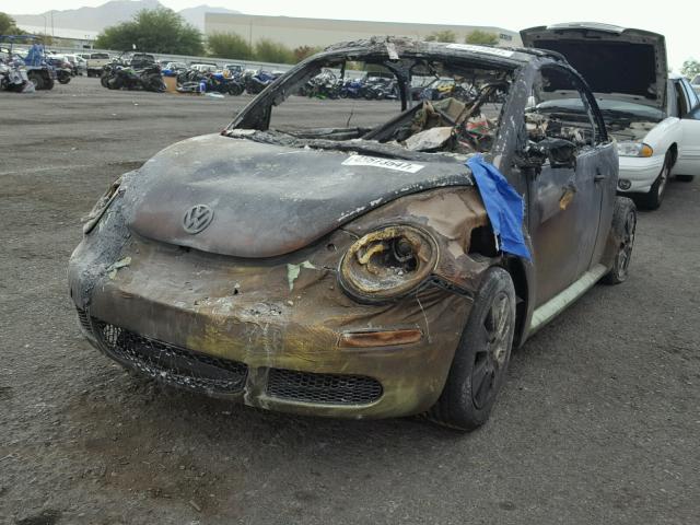 3VWPF31YX8M411527 - 2008 VOLKSWAGEN NEW BEETLE BURN photo 2